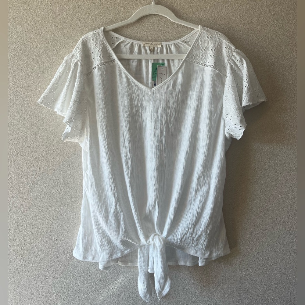 (NEVER WORN) Chic White Eyelet Sleeve Blouse